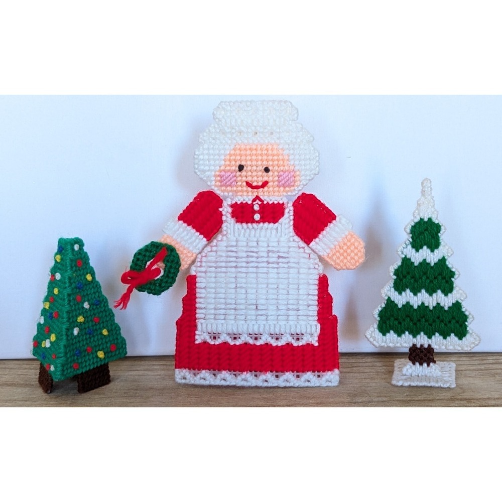Vintage Plastic Canvas Yarn Mrs Santa Claus Standing Christmas Table Decor